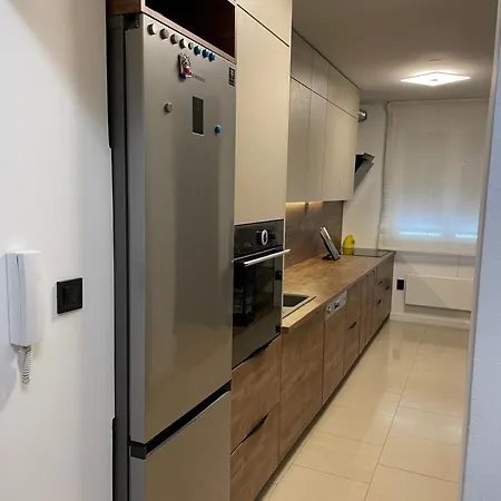 By The Center Apartment *