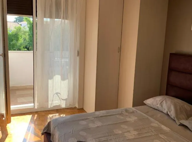 By The Center 자다르