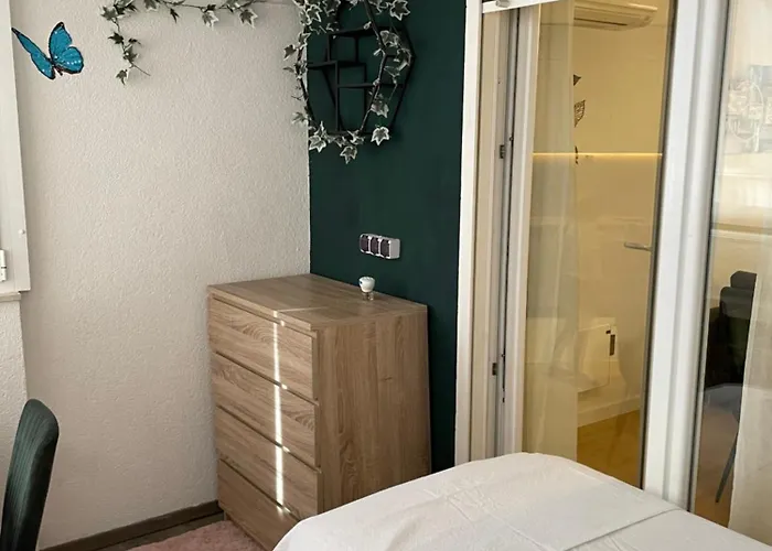 By The Center 아파트