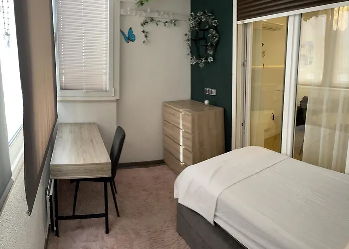 아파트 By The Center