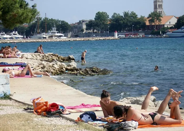 아파트 By The Center *