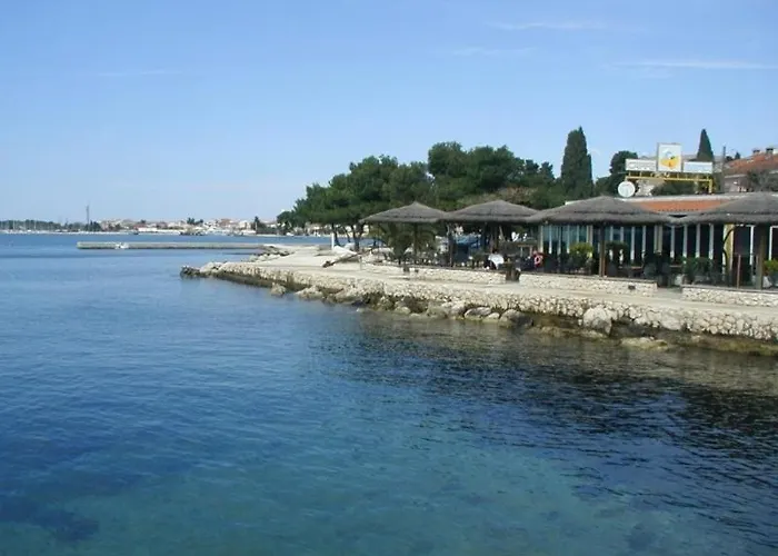 By The Center 아파트 *