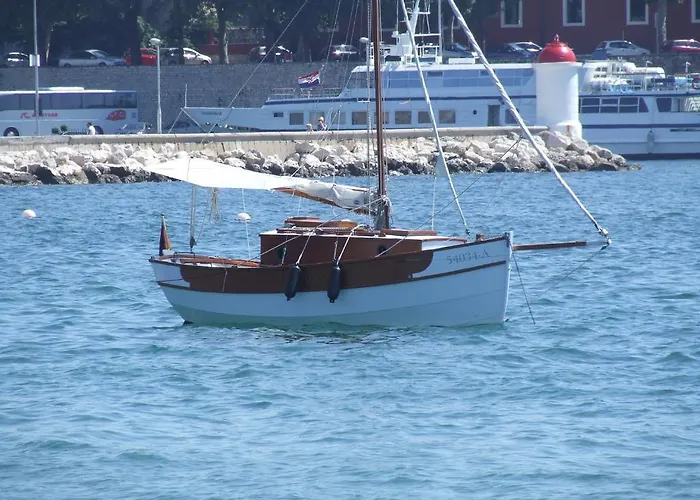 아파트 By The Center