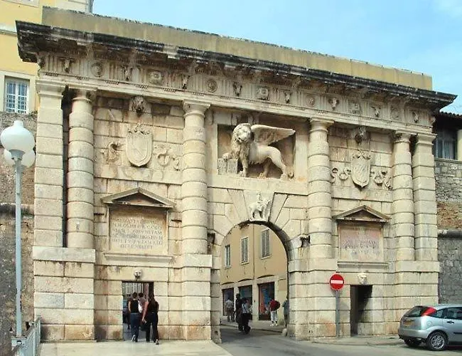 By The Center * 자다르